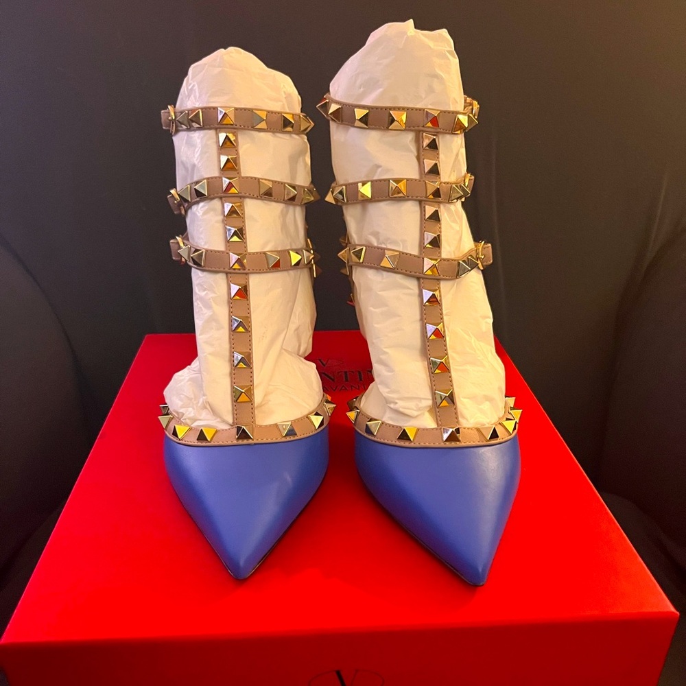 Valentino’s BLUE Rock Studs